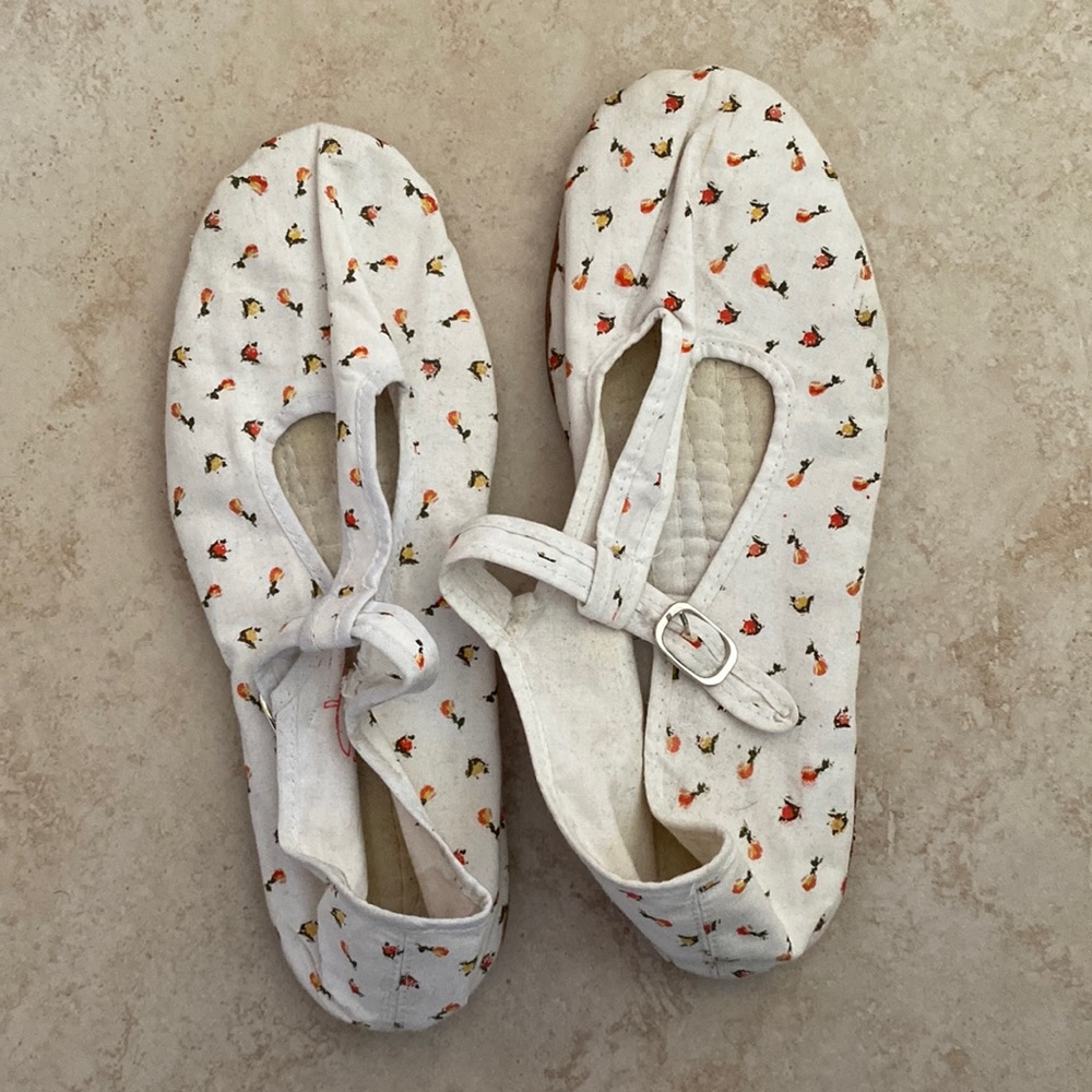 White floral Mary Jane shoes